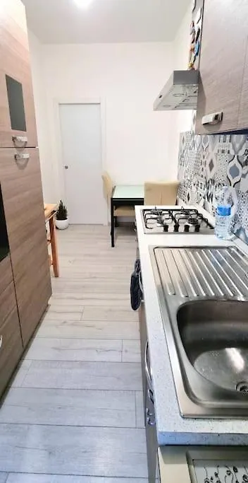 Dream Apartments Stanza 1 In Appartamento Condiviso Con Bagno Privato Esterno Milan 0*,  Italy