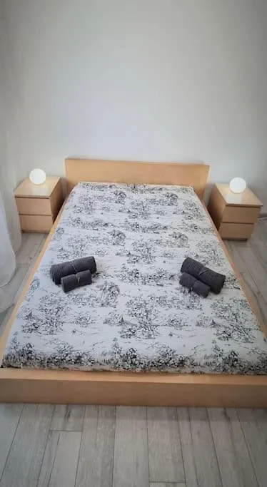 Dream Apartments Stanza 1 In Appartamento Condiviso Con Bagno Privato Esterno contacts