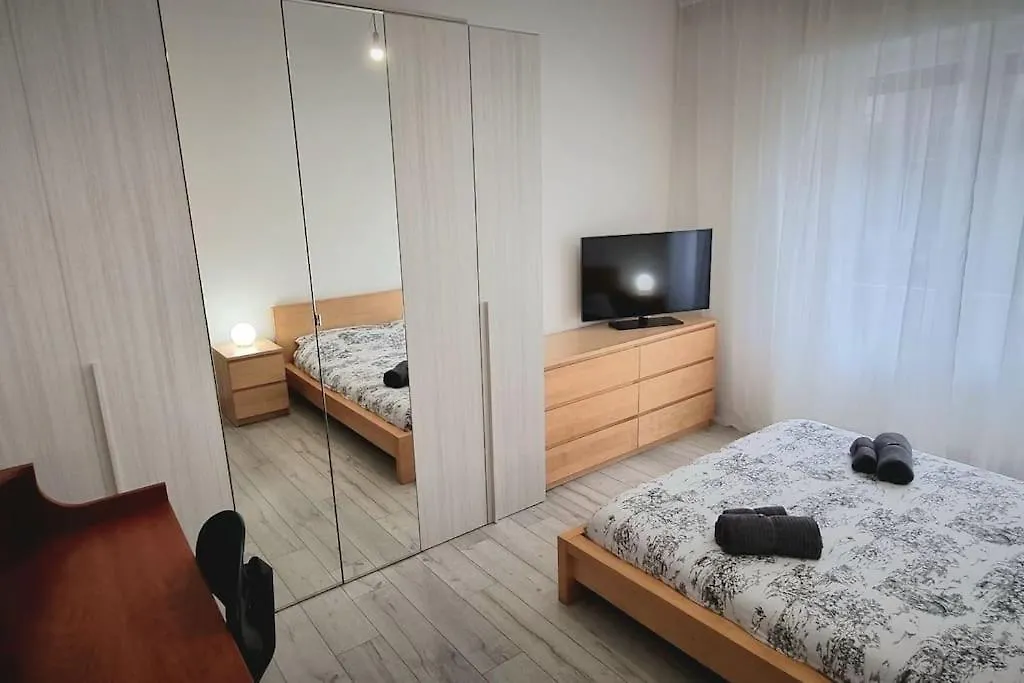 Dream Apartments Stanza 1 In Appartamento Condiviso Con Bagno Privato Esterno Milan Italy