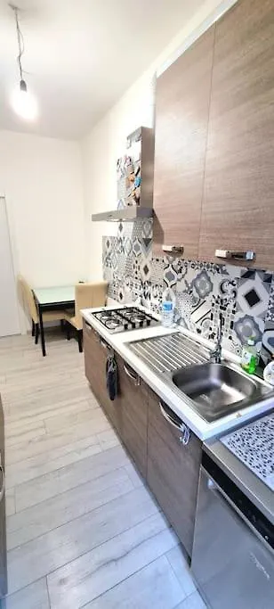 Guest house Dream Apartments Stanza 1 In Appartamento Condiviso Con Bagno Privato Esterno Milan