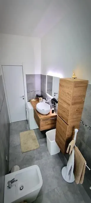 Dream Apartments Stanza 1 In Appartamento Condiviso Con Bagno Privato Esterno Milan Italy
